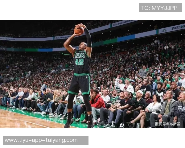 绿军感恩霍福德的奉献与领导力你是我们心中的英雄 绿军感恩霍福德的奉献与领导力你是我们心中的英雄